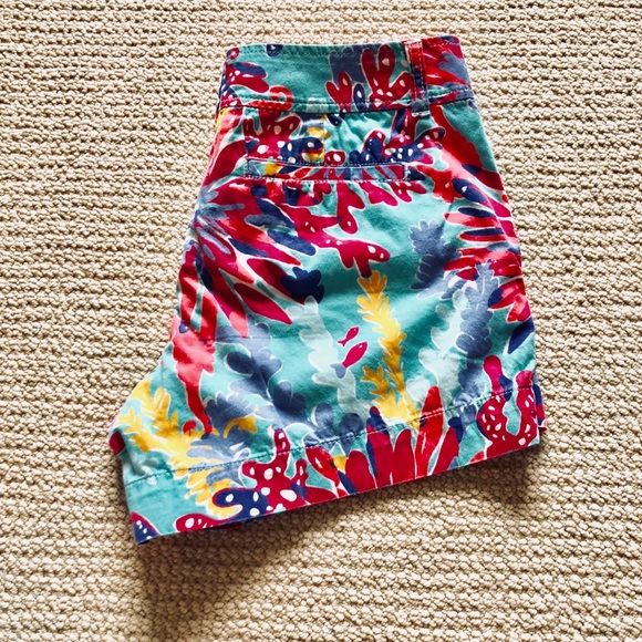 Lilly Pulitzer colorful Callahan shorts. Size 4 - Picture 2 of 8